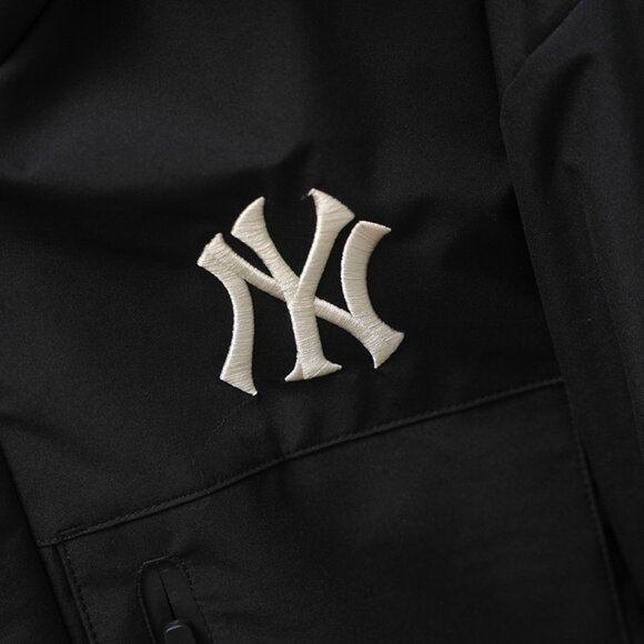 MLB Yankees Black Fur Collar Hooded Down Jacket - Picture 6 of 9